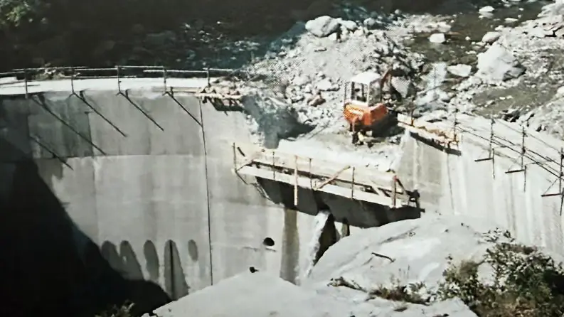 wassersperre bignasca 16 9